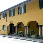 Della 3*