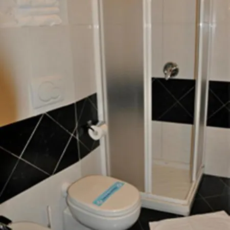 Hotel Della 3*