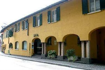 Della 3*